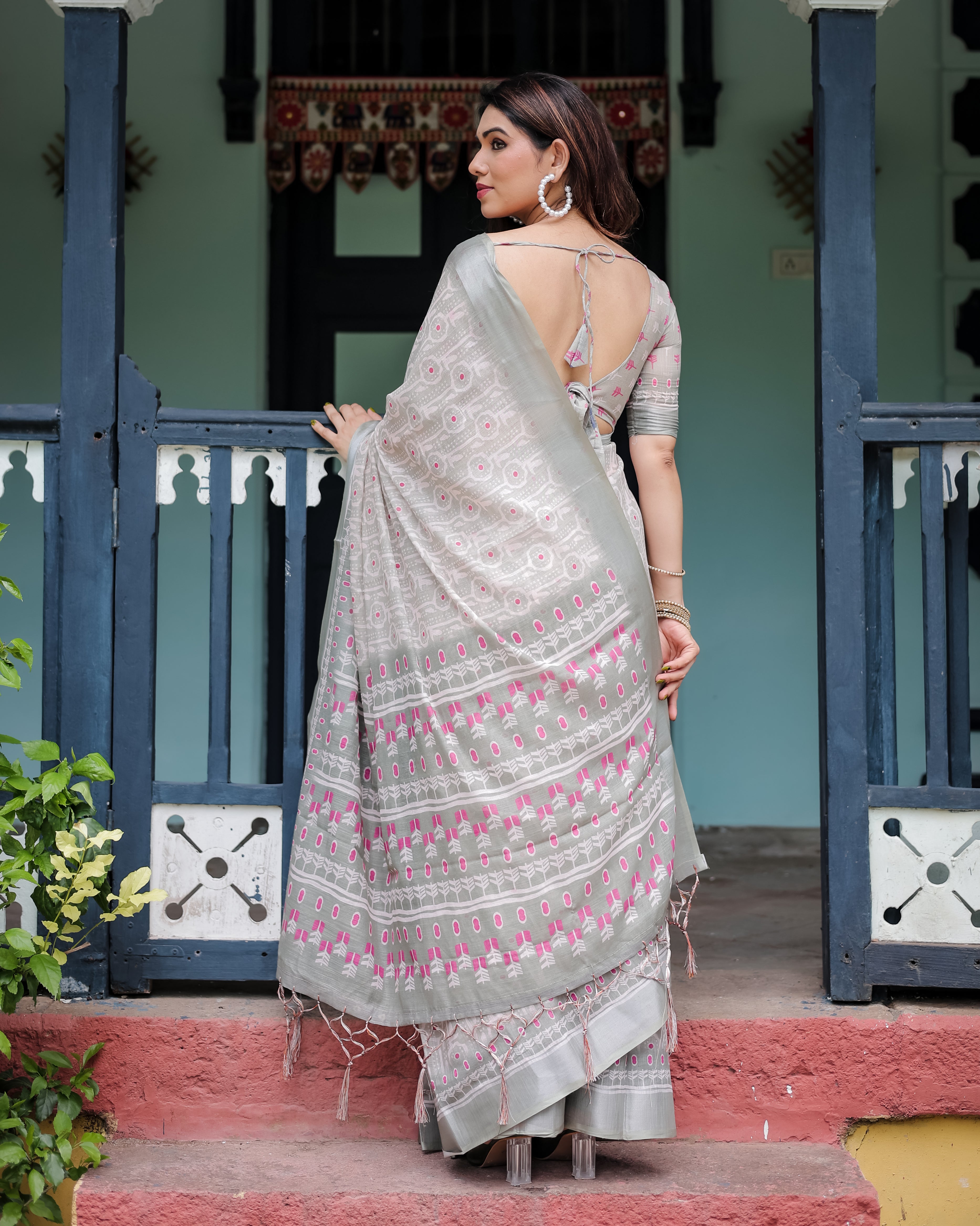 Soft Grey Pure Cotton Linen Saree with Pink Printed Design